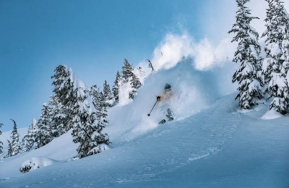 Image of a Skiier coming down Mammoth Mountain in fresh powder snow